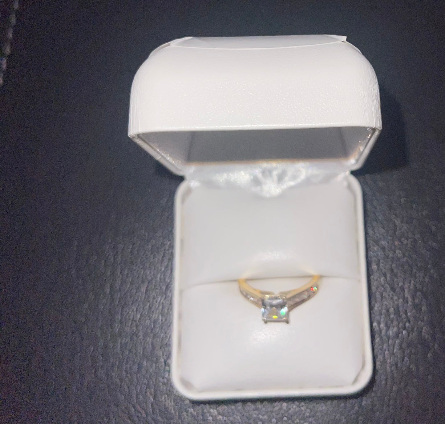Anillo de oro de 14K de compromiso